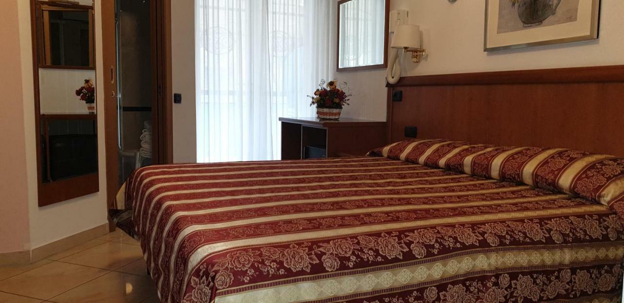 Hotel Ginevra Riccione Esterno foto